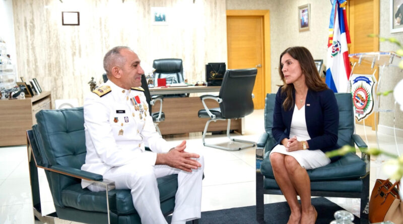 Embajadora de Estados Unidos se reúne con el presidente de la DNCD