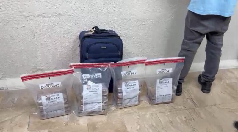 DNCD intercepta en Punta Cana a canadiense con 14 paquetes de presunta cocaína