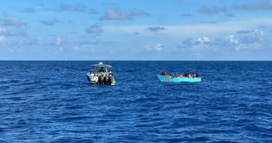 Armada intercepta una embarcación clandestina con 59 personas a bordo en Samaná