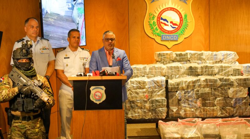 Golpean otra vez al narcotráfico: interceptan dos narcolanchas con 749 paquetes de presunta cocaína en operación simultánea